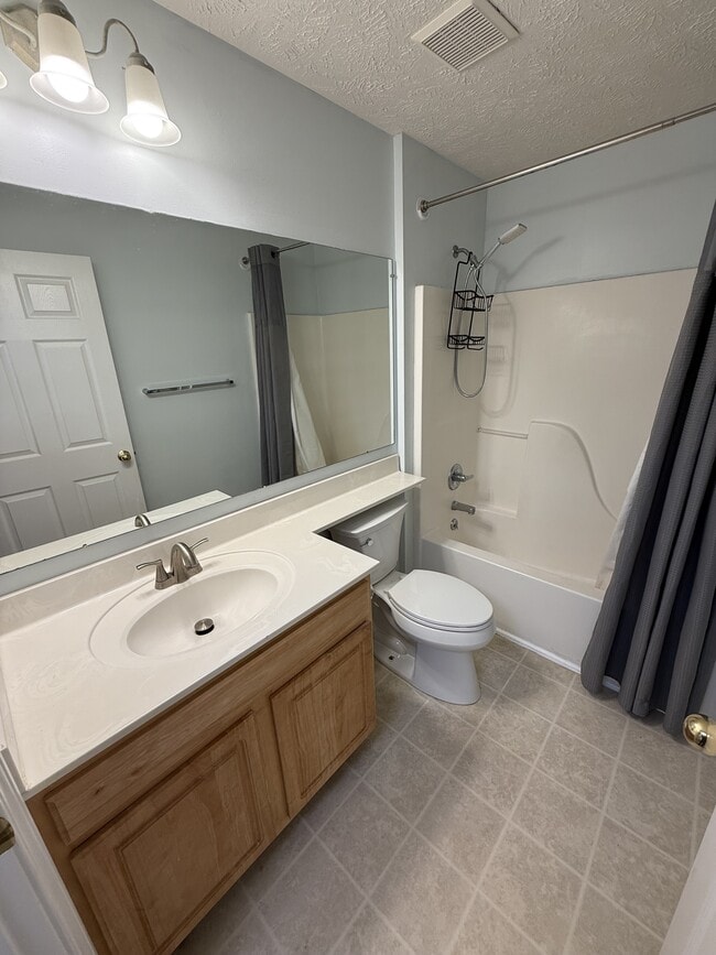 Building Photo - 914 Carom Cir