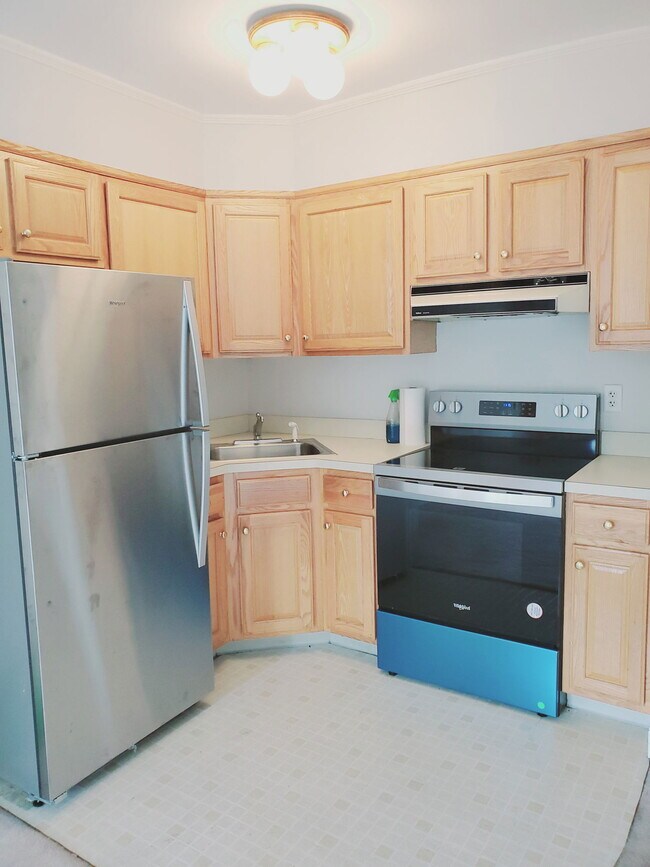 Primary Photo - 27 Oak St