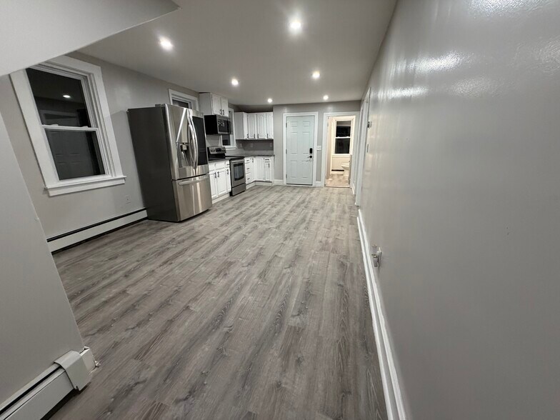 Building Photo - 119 Wales St