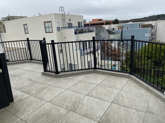 Building Photo - 1334 Anza St