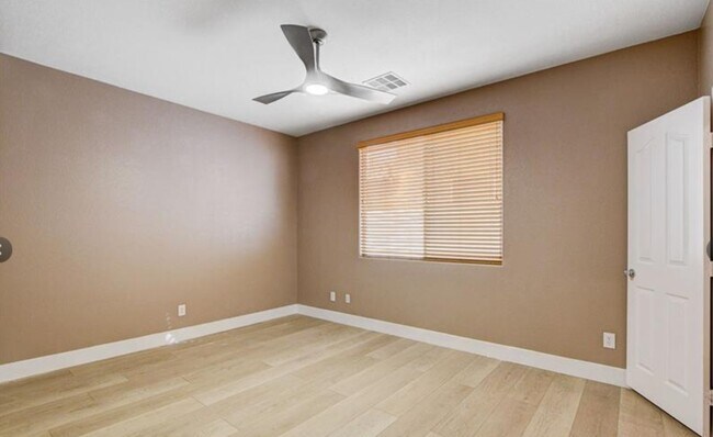 Building Photo - 757 Secret London Ave