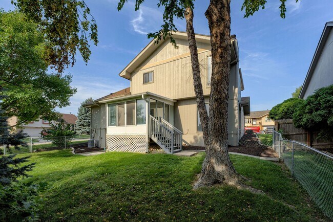 Building Photo - Fresh Updates & Prime Location Near Zorinsky!!