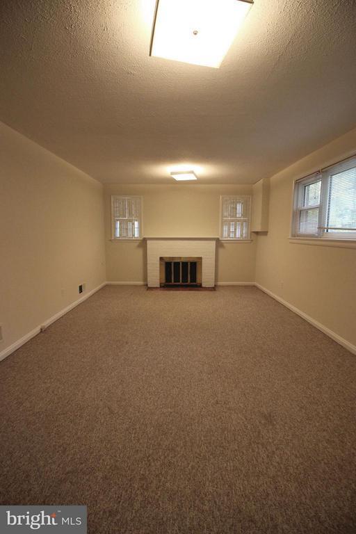 Building Photo - 907 Hillcrest Dr SW