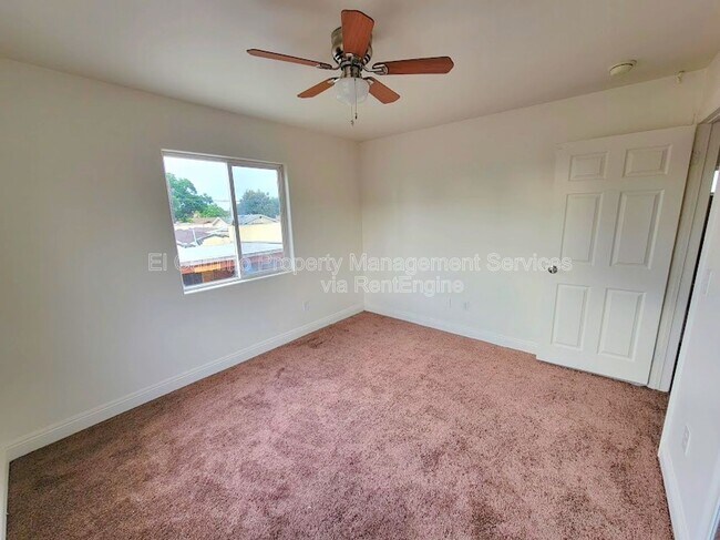 Building Photo - 1424 E 59th St