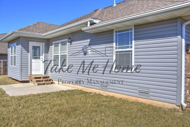 Building Photo - Springfield Schools with Strafford Address!