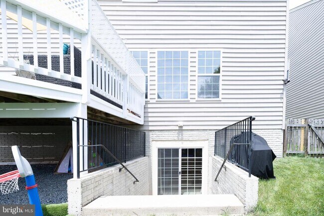 Building Photo - 8727 Raleigh Mews