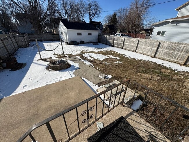 Building Photo - House available for rent