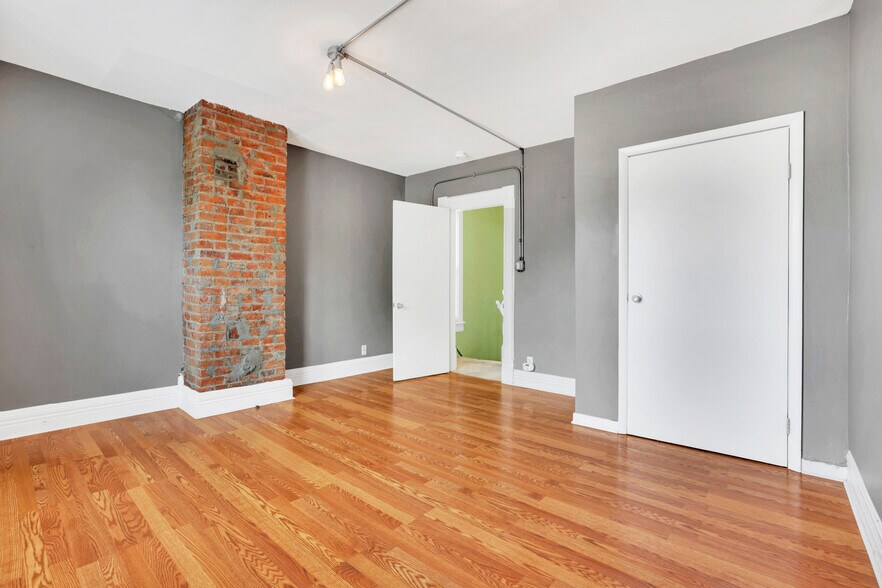 Building Photo - 258 Allen Ave