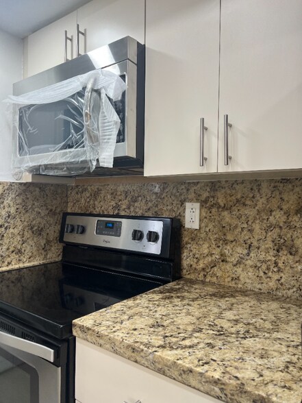 Building Photo - 8409 NW 59th Ct