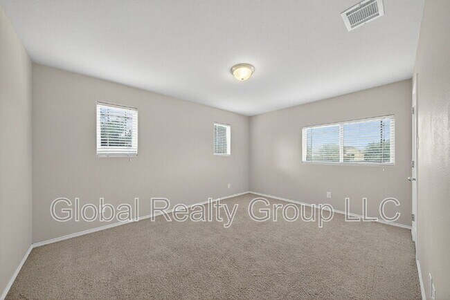 Building Photo - 10405 Macarthur Way