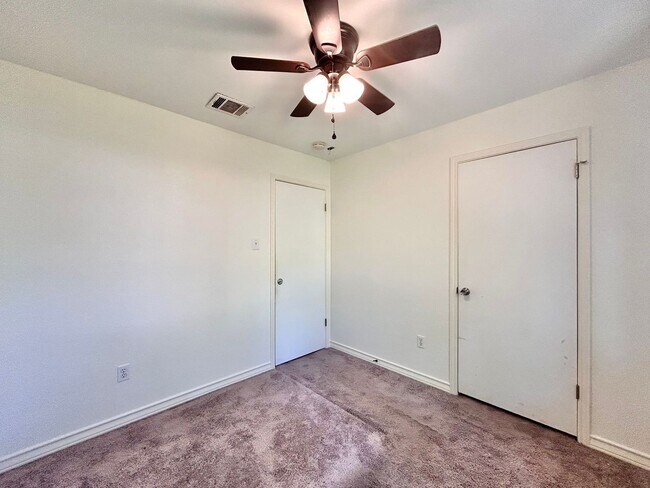Building Photo - Cozy 3BR/2BA Single-Story Home with Privat...