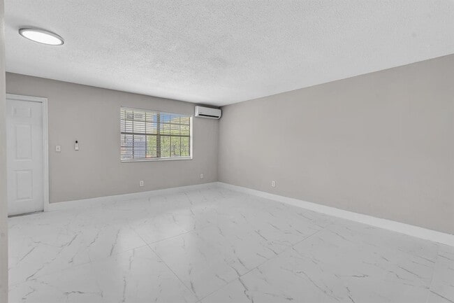 Building Photo - 626 SW 14th Ave