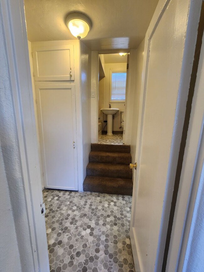 Building Photo - 4220