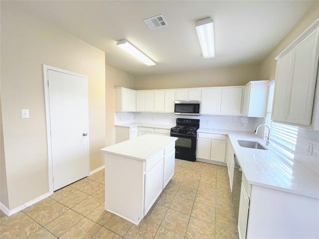Building Photo - 9209 Warren Dr