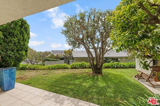 Building Photo - 6789 Shearwater Ln