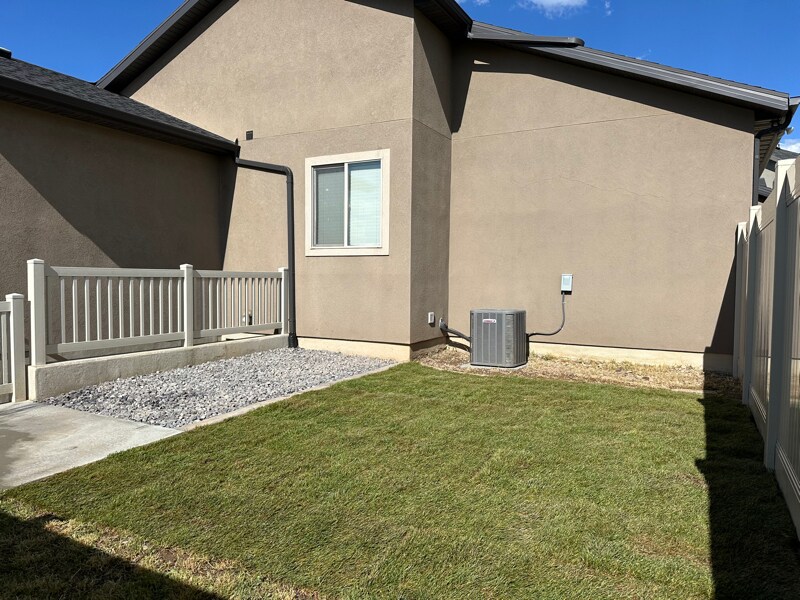 Building Photo - 1976 80 N