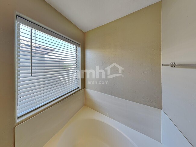 Building Photo - 8409 S 50th Ln