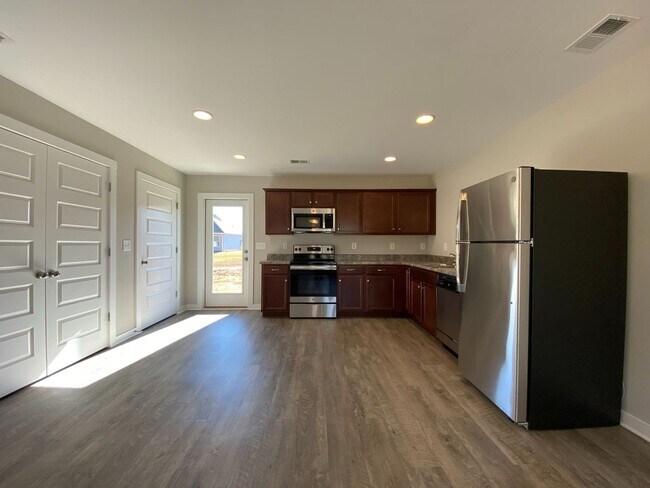 Building Photo - Beautiful home for Rent in Talladega, AL!!...