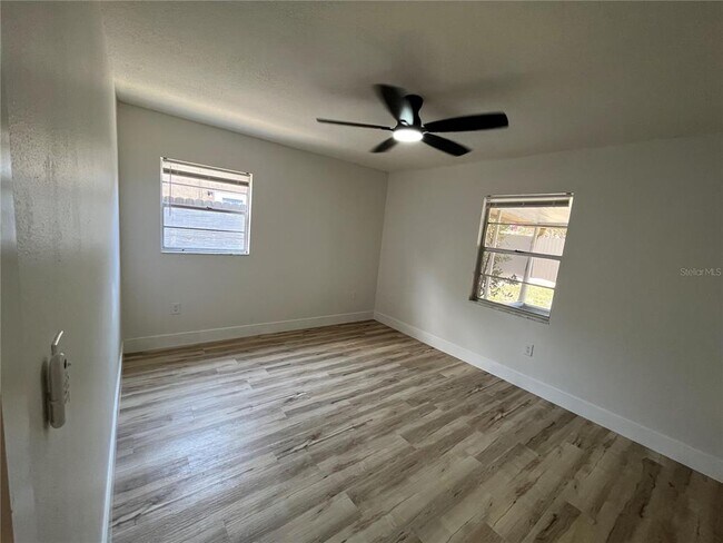 Building Photo - 5123 Brookside Ln
