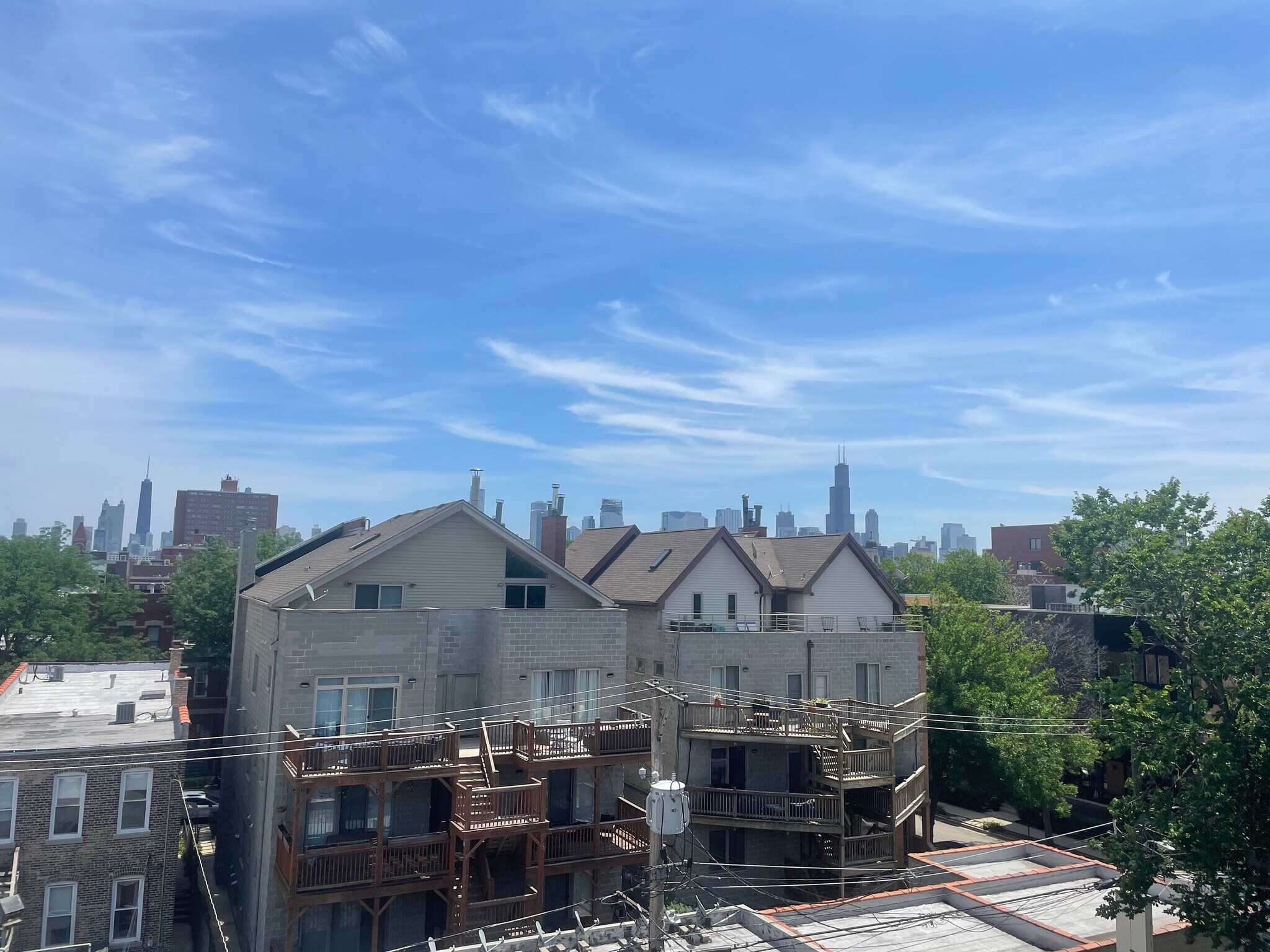 Building Photo - 857 N Paulina St