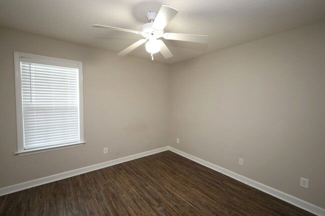 Building Photo - 5313 Vine Dr