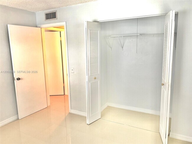 Building Photo - 2491 SW 82nd Ave