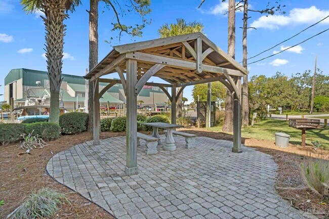 Building Photo - 14100 River Rd