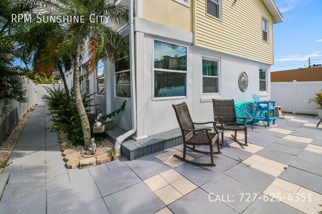 Building Photo - 13535 Boca Ciega Ave