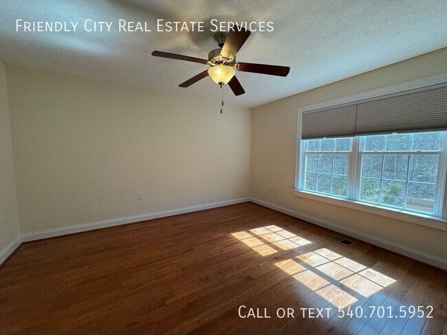 Building Photo - 565 Spring Oaks Drive