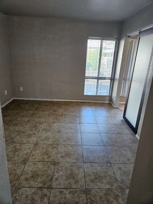 Building Photo - 3828 N 32nd St