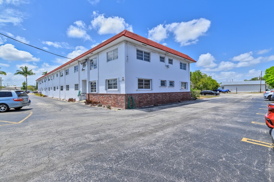 Building Photo - 22 SE 3rd Ter