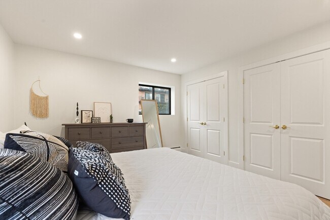 Building Photo - 5 Linda Ln