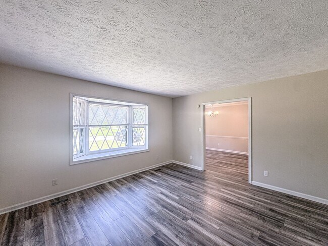 Building Photo - Charming 3 Bed 2.5 Bath Fayetteville Home
