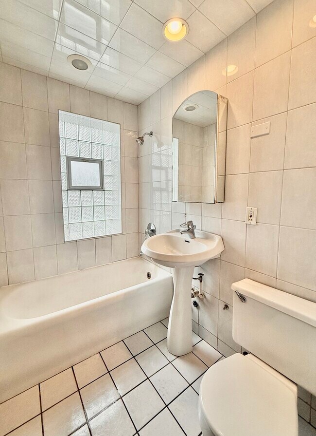 Building Photo - 314 N Maple Ave