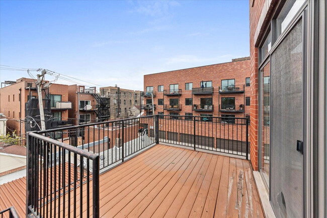 Building Photo - 1541 W Cortez St