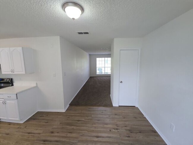 Building Photo - 9561 Lonesome Dove Dr