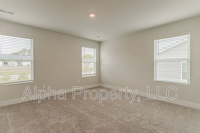 Building Photo - 422 Ellis Mill St