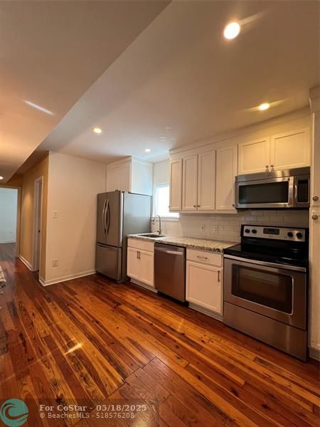 Building Photo - 817 NE 37th St