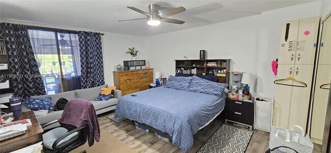 Building Photo - 20291 NE 30th Ave