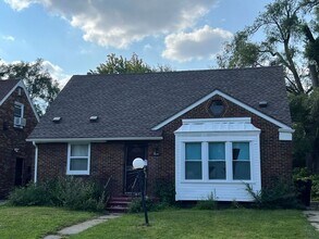 Building Photo - Beautiful Brick Bungalow - section 8 and other HCV programs available