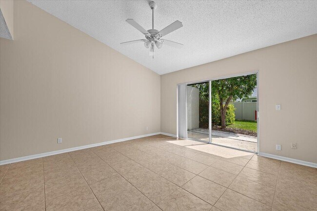 Building Photo - 144 Deerfield Ct