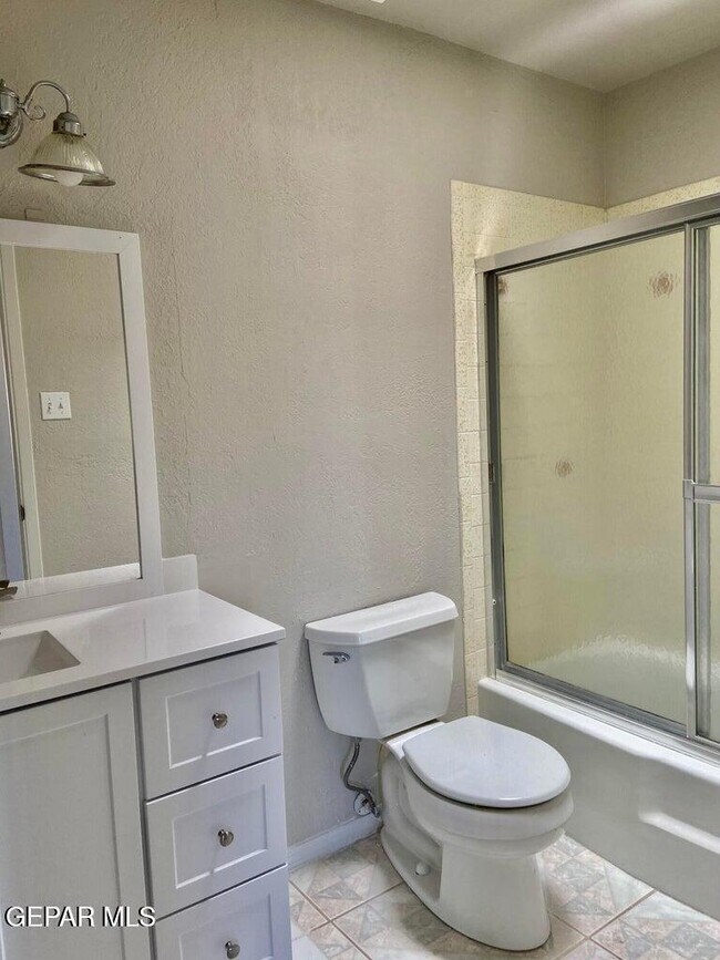 Building Photo - 6932 Escondido Dr