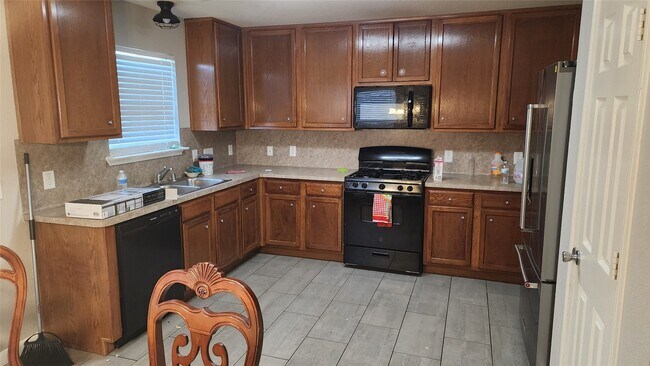 Building Photo - 22207 Greengate Dr