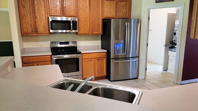 Building Photo - Large Citrus Springs 4/2/2