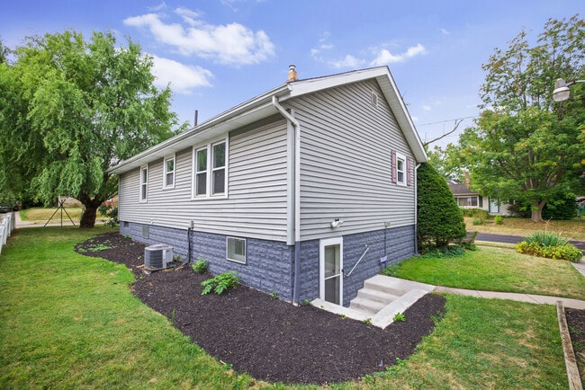 Building Photo - 1369 Tonawanda Ave
