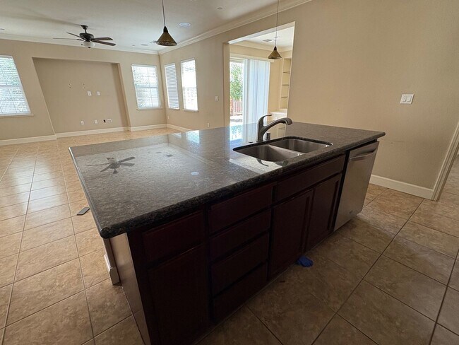 Building Photo - Luxurious home