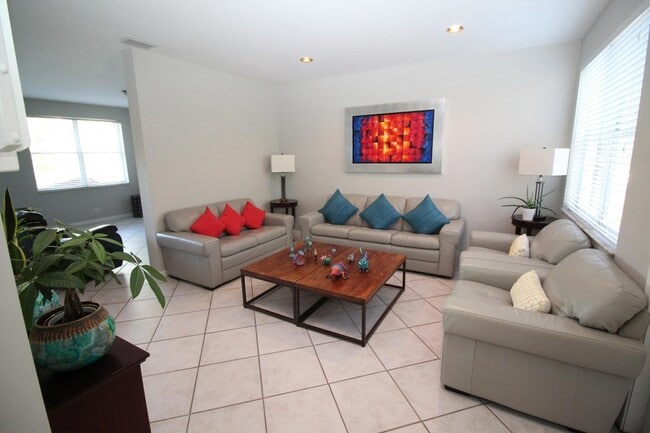 Building Photo - 1396 Banyan Way