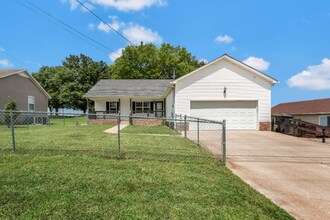 Building Photo - 2149 Hollandale Cir