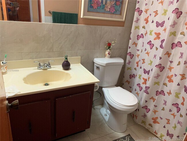 Building Photo - 607 S State Rd 7