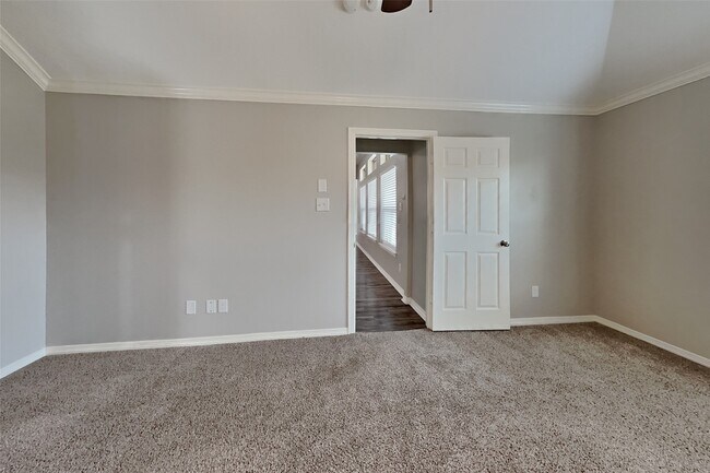 Building Photo - 8227 Sports Haven Dr